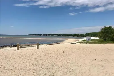 Image de Fresh Fun Spacious! 4bed 4bath getaway Relax and Play short walk 2 private beach