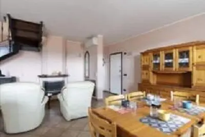 Image de Bel appartement avec 3 chambres, avec jacuzzi, terrasse, bbq, à 10 km de la mer