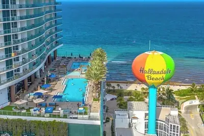 Image de Lyfe Resort 1 Br /1 Bath Steps from Beach & Beautiful OceanViews up to 4 guests