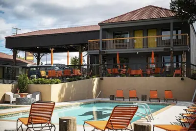 Image de Retro Pool, Hot Tub & Firepits Near Old Mill District & Downtown Bend