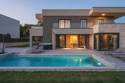 Image de Designer Beach Villa Limes - Pool, Spa & Games