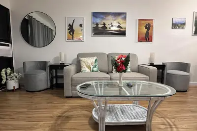 Image de Central 2-bedroom ground floor condo in fabulous Lihue with cool Ac breeze