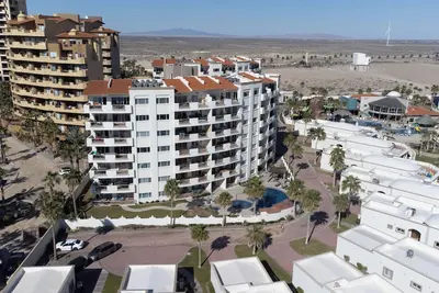 Image de beachfront las palmas condo on 7th floor