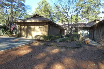 Image de The Ultimate Fairway Escape: Golf, Swim, & Relax