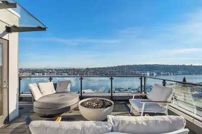 Image de High-End Living! ~ Panoramic Views ~ A/C ~ Parking