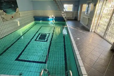 Image de Luxury thatched house with 35m2 indoor pool, whirlpool, sauna near Hamburg