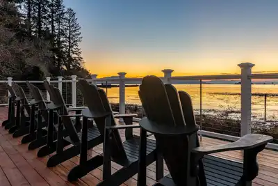 Image de Waterfront 4 Bedroom 4 Bath Home & 1 Bedroom Cottage w/Sauna, Pier & Soaking Tub