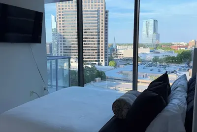 Image de Cozy high rise in Buckhead with city view