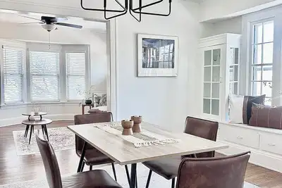 Image de Modern Hot Tub Lake Access Clean townhome