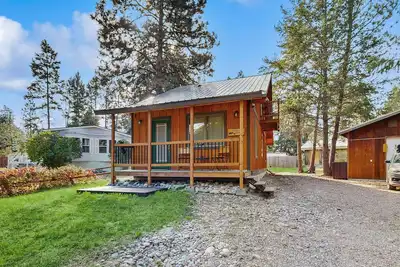 Image de Enjoy two separate cabins, pet friendly, firepit, 5 min to Lake, fly-fishing
