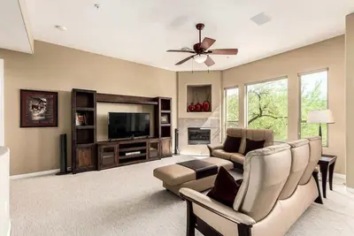 Image de 3br Stay w/ Heated Pool, Spa, Gym & Grill Access