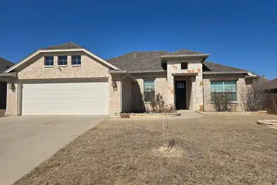 Image de Your home away from home in charming Saginaw