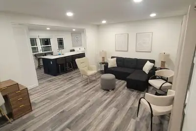 Image de Fully Renovated 2-bedroom house on Bloomington's Westside. Close to Campus