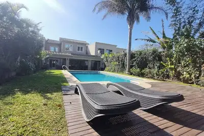 Image de Your retreat with a pool and barbecue in Martinez