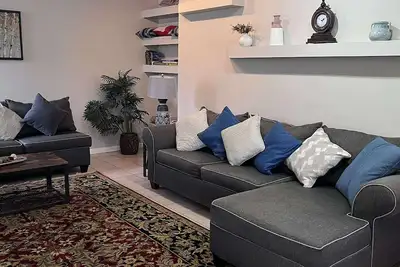 Image de Gorgeous 3-bedroom charming brick house in city of Pittsburgh