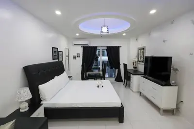 Image de Stylish Studio Type Room inside White Tower by: Kandi in Angeles City
