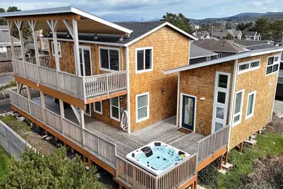 Image de Seaside Pura Vida Villa steps from beach and bike path in the heart of Seaside!