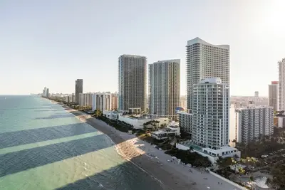 Image de Oceanfront Penthouse with Pool and Beach Access