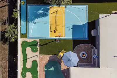 Image de Heated Pool! Pickleball! Fire Pit! Outdoor Theatre