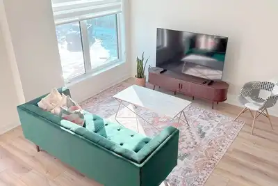 Image de Modern Townhome w Parking: 10 min to Boardwalk · Spa · Zoo