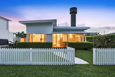 Image de White & Black Cockatoo by the Sea