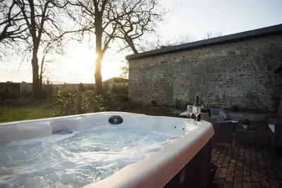 Image de Peaceful Pembrokeshire Farm Cottage with Hot Tub