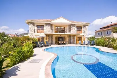 Image de Çeşme'de Lüx Havuzlu Aile Villası!