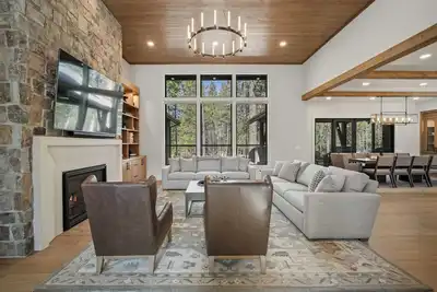 Image de Caldera Luxe Getaway with Access to Forest House