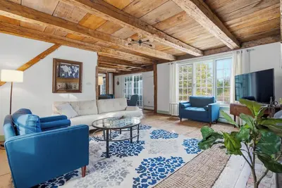 Image de Spacious Farmhouse Near the Beach Circa 1860