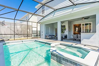 Image de Luxury Game Room Home with Pvt Pool and Summer Kitchen. Just Steps to Clubhouse