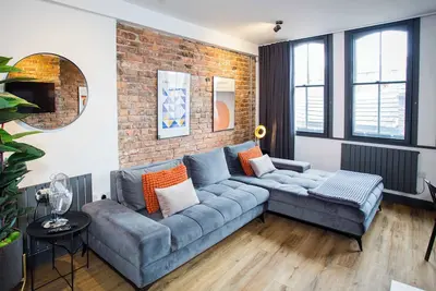 Image de Stay Awhile | Luxury 2br Duplex Northern Quarter