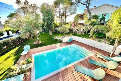 Image de Une villa de charme  entierement renovee alliant  foctionnalite  et detente