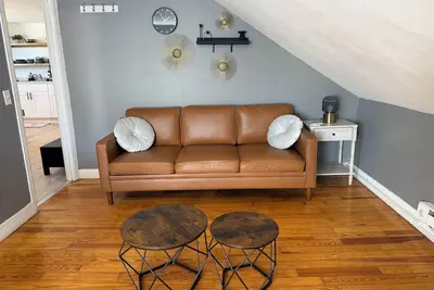 Image de 2br. Free Parking. 7 Min to Federal Hill. 30 Min to Gillette Stadium. 3rd floor