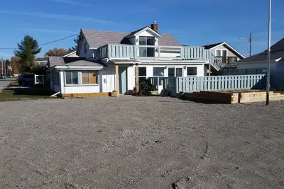 Image de 2-bedroom Beachfront Cottage - with Ac, Hot Tub, Free WiFi, and Parking