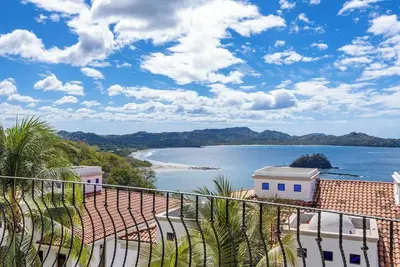Image de 2 Br | Luxury Condo, Two Pools, Ocean Views.