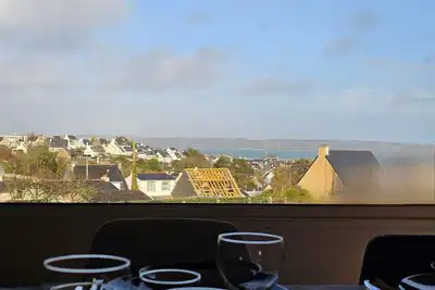 Image de Maison sur les hauteurs de Camaret, vue sur le port