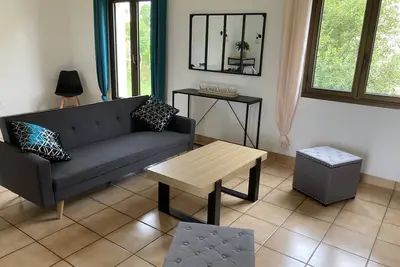 Image de Belle maison rénovée dans un quartier paisible