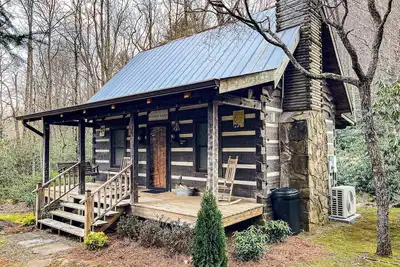Image de Sassafras Rock on Betty's Creek - 1br Cabin + Open Sleeping Loft