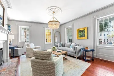 Image de Rare, Historical Estate near Market St w. Parking