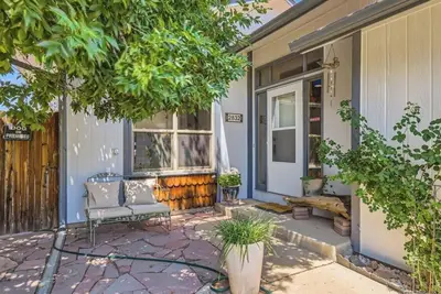 Image de 3-bedroom spacious, cozy home in serene Longmont Colorado.