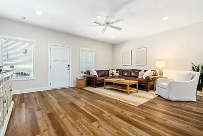 Image de New  Opelika Townhome ~ Sleeps 8