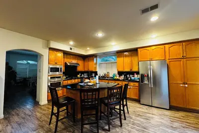 Image de 2 separate bedroom private bathroom 20 mins from Disneyland btw La, and Oc