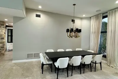 Image de Luxe 5-Bed Mansion w/ Private Tennis Court, Heated Pool & Guest House