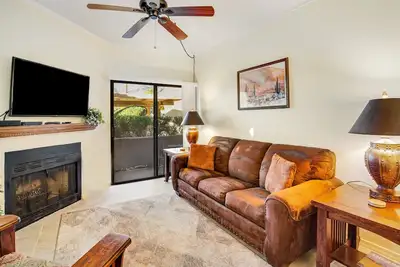 Image de Dog-friendly, ground-floor condo with mountain view, fireplace, pool & hot tub
