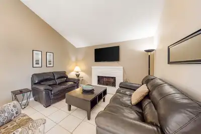 Image de Golf course home w/ ping-pong & foosball - two miles from fairgrounds - dogs Ok