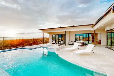 Image de Luxe home with private pool, hot tub & amazing views of Tucson