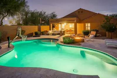 Image de Pristine Desert Ridge home with a pool & backyard oasis - dog-friendly