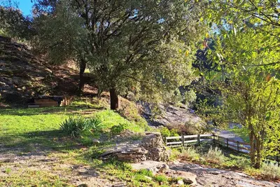 Image de Logement entier pour 8 personnes\nau bord de la rivière.