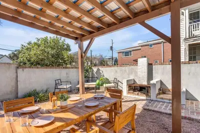 Image de Backyard Veranda w. Grill, Newly Updated Interior!