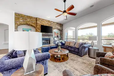 Image de Dog-Friendly Desert Oasis w/ a Gourmet Kitchen, Private Pool, & Putting Green